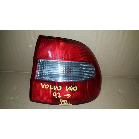 Volvo V40 96-00 lampa tylna prawa w błotnik