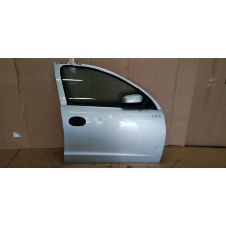 Opel Corsa C 99- drzwi przednie prawe Z147